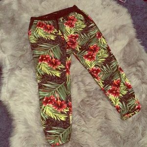Tropical print joggers 🌺